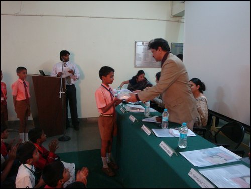 Chief Fire Brigade Officer giving away the prizes.JPG