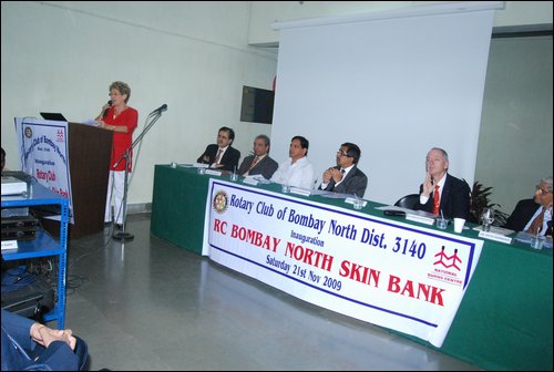 DIGNITARIES ON THE DIAS.JPG