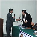 Dg. T N Subramanian presenting token of appeciation to Dr. Sunil Keswani.JPG